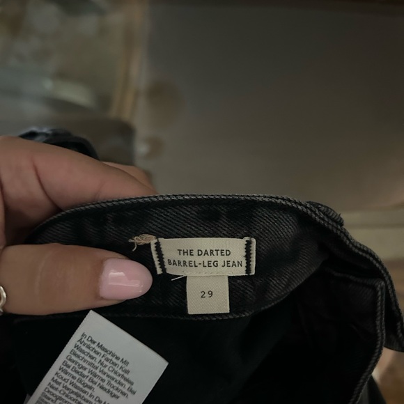 Madewell The Darted Barrel-leg Jean In Black - Picture 5 of 5